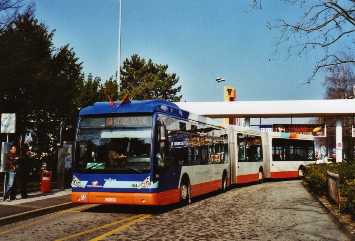 (124'908) - TPG Gen�ve - Nr. 104/GE 960'081 - Van Hool am 13. M�rz 2010 in Gen�ve, Palexpo