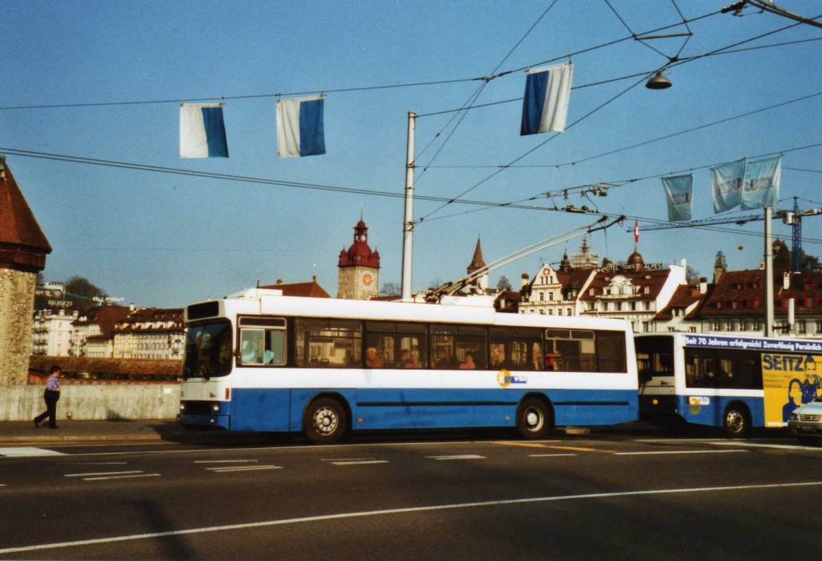 (125'608) - VBL Luzern - Nr. 268 - NAW/R&J-Hess Trolleybus am 24. April 2010 in Luzern, Bahnhofbr�cke