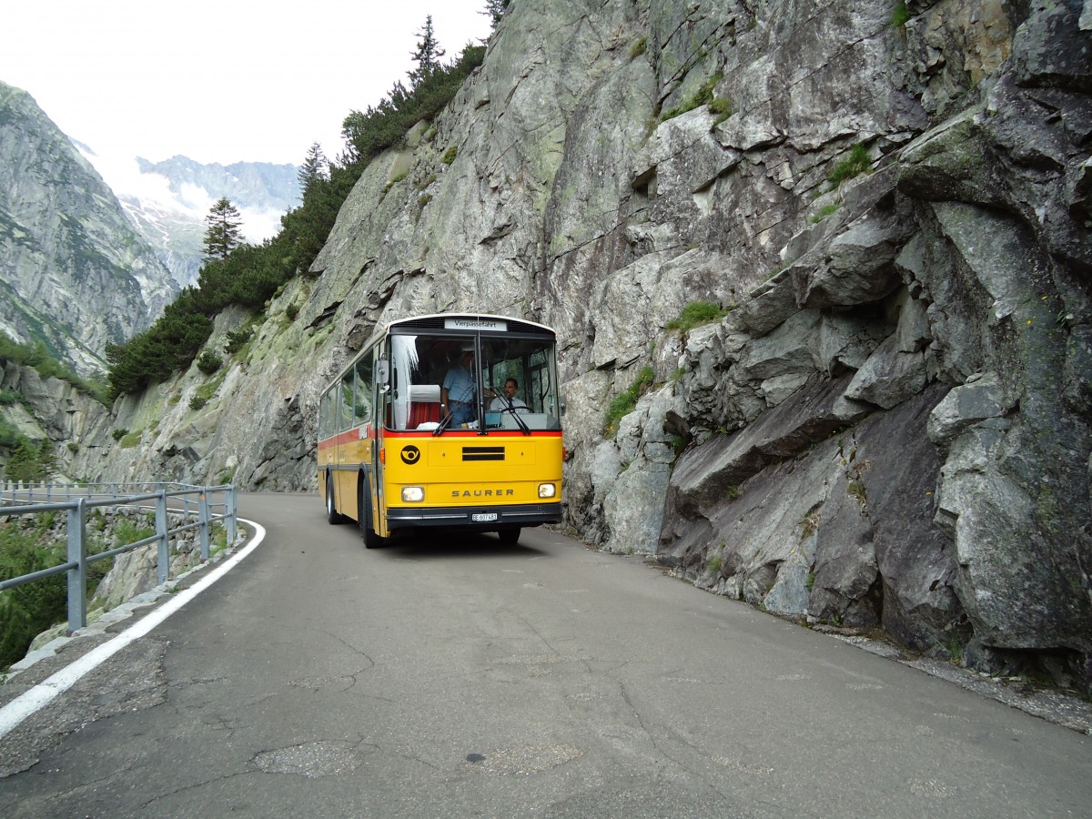 (127'518) - AVG Meiringen - Nr. 74/BE 607'481 - Saurer/R&J (ex P 24'357) am 4. Juli 2010 auf der alten Grimselstrasse