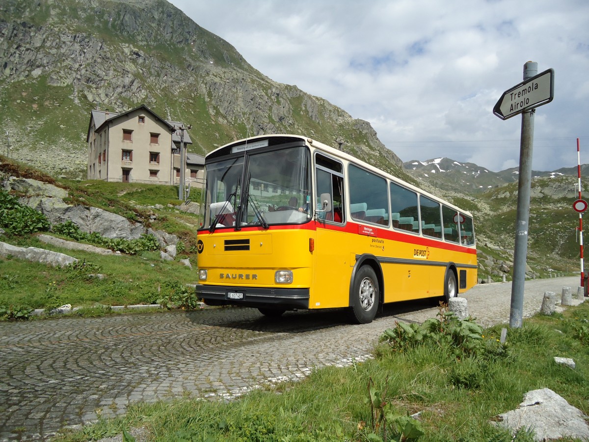 (127'590) - AVG Meiringen - Nr. 74/BE 607'481 - Saurer/R&J (ex P 24'357) am 4. Juli 2010 in Gotthard, Passh�he