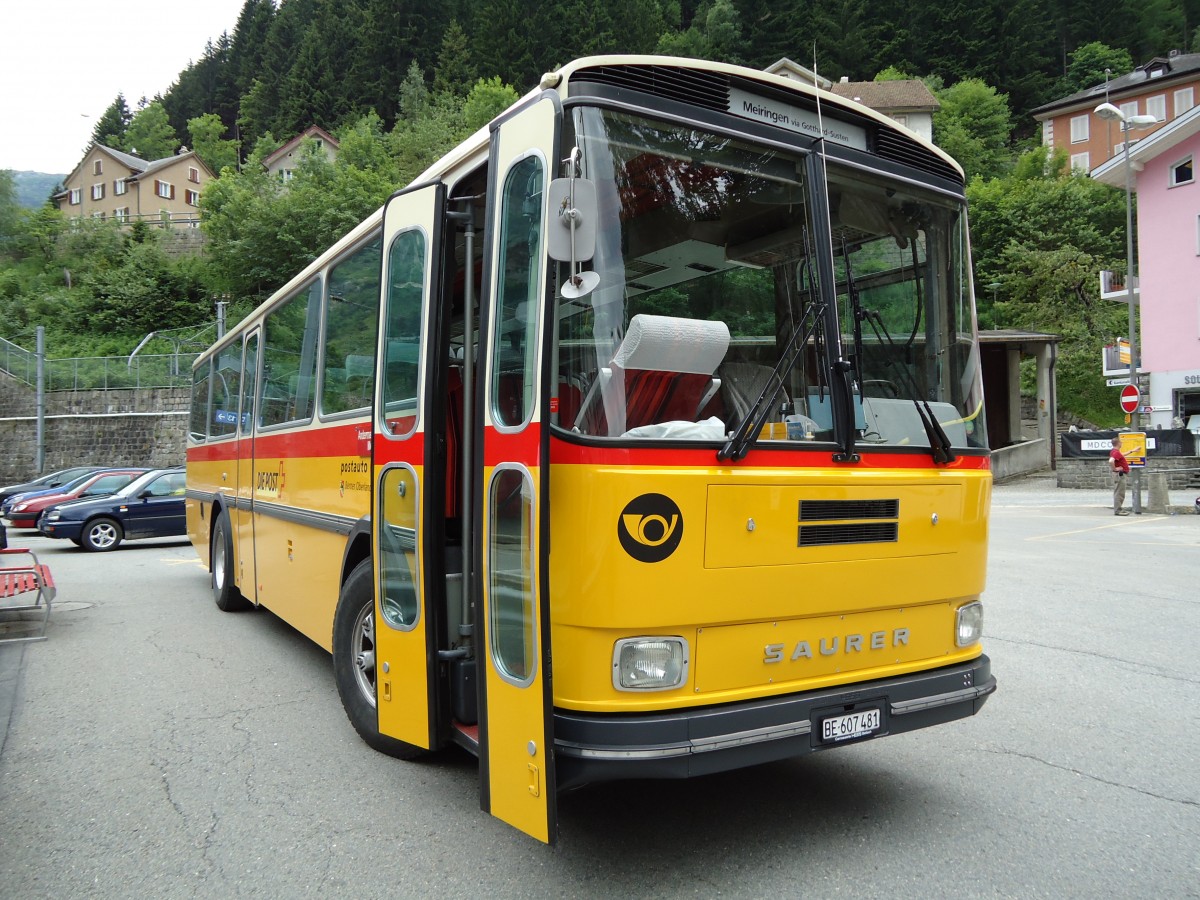 (127'612) - AVG Meiringen - Nr. 74/BE 607'481 - Saurer/R&J (ex P 24'357) am 4. Juli 2010 beim Bahnhof G�schenen