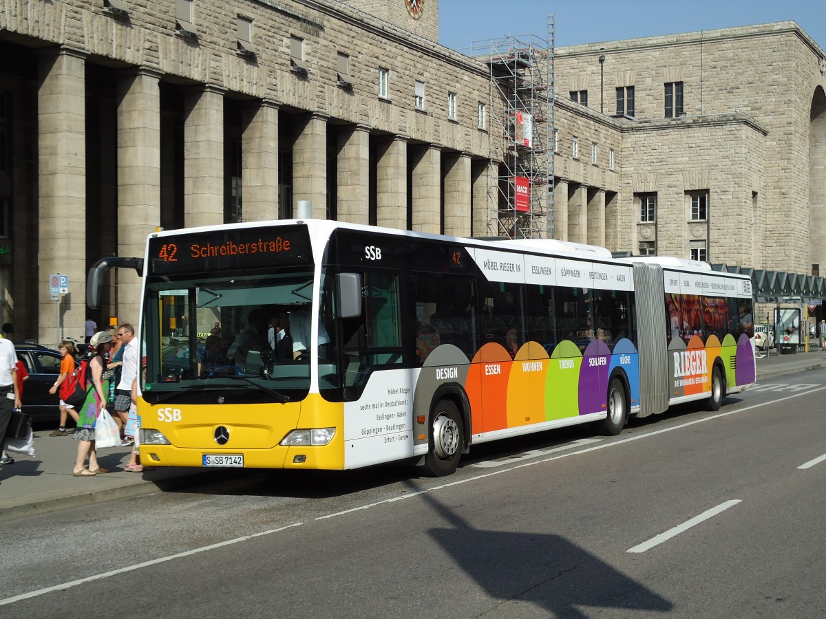 (127'927) - SSB Stuttgart - S-SB 7142 - Mercedes am 10. Juli 2010 beim Hauptbahnhof Stuttgart