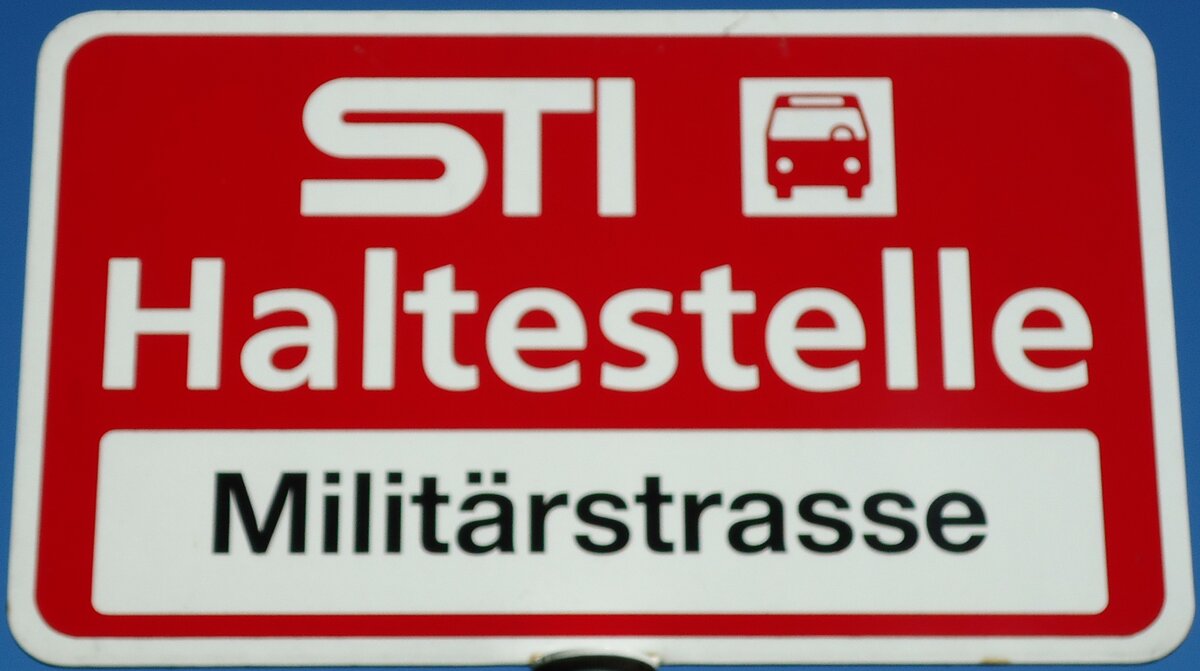 (128'200) - STI-Haltestellenschild - Thun, Milit�rstrasse - am 1. August 2010