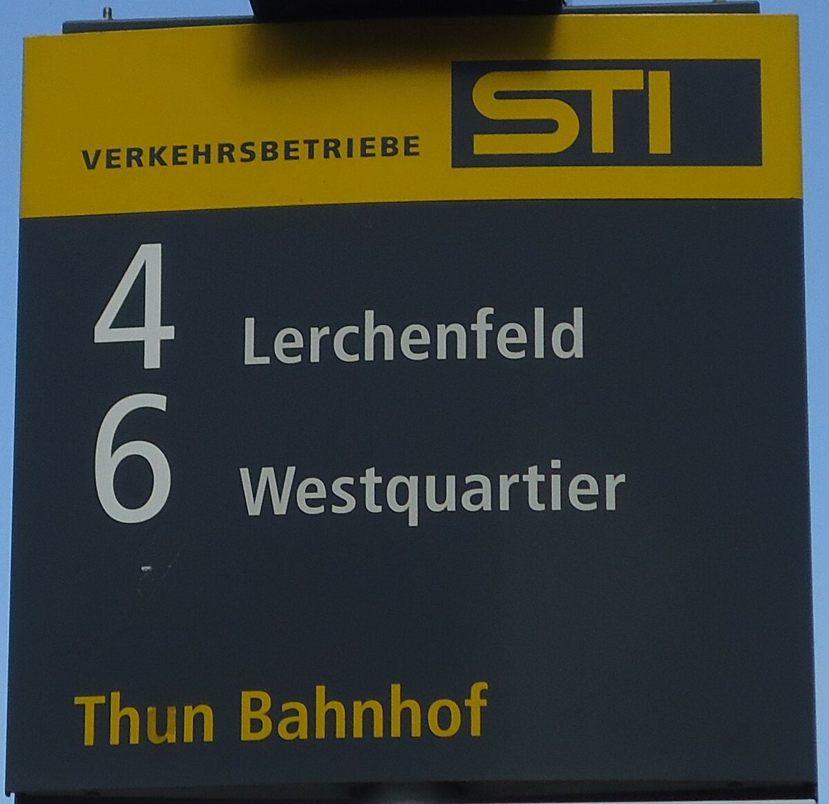 (129'297) - STI-Haltestellenschild - Thun, Bahnhof - am 4. September 2010