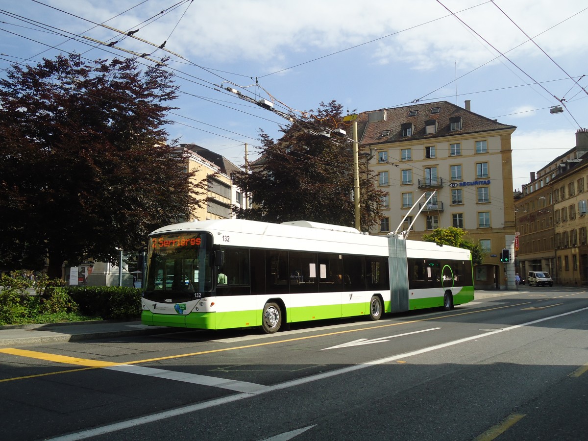 (129'531) - TN Neuchtel - Nr. 132 - Hess/Hess Gelenktrolleybus am 6. September 2010 in Neuchtel, Place Pury