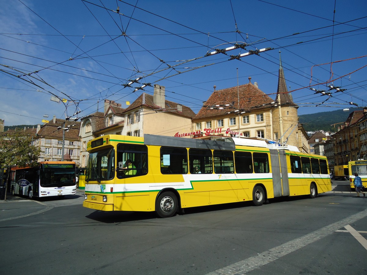 (129'556) - TN Neuch�tel - Nr. 103 - NAW/Hess Gelenktrolleybus am 6. September 2010 in Neuch�tel, Place Pury