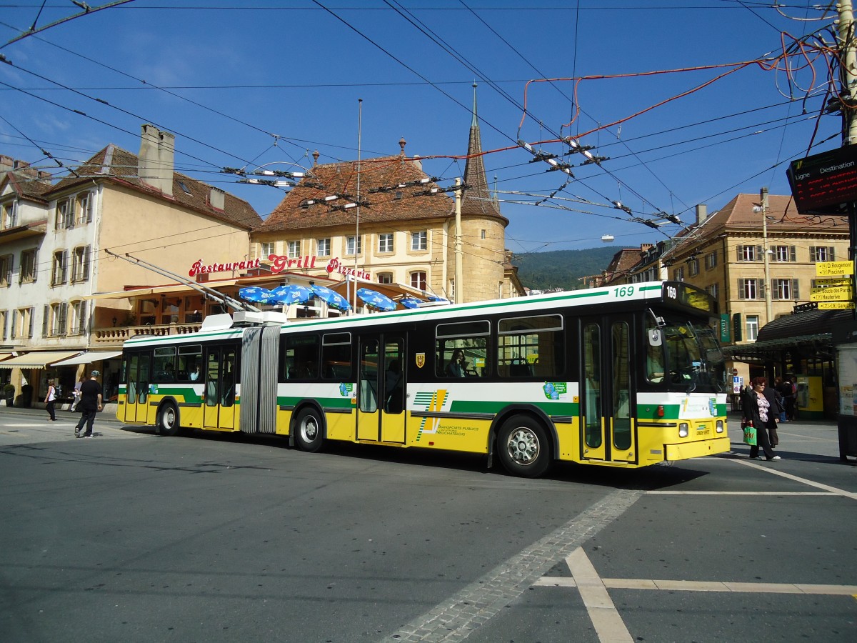 (129'557) - TN Neuch�tel - Nr. 169 - FBW/Hess Gelenktrolleybus am 6. September 2010 in Neuch�tel, Place Pury