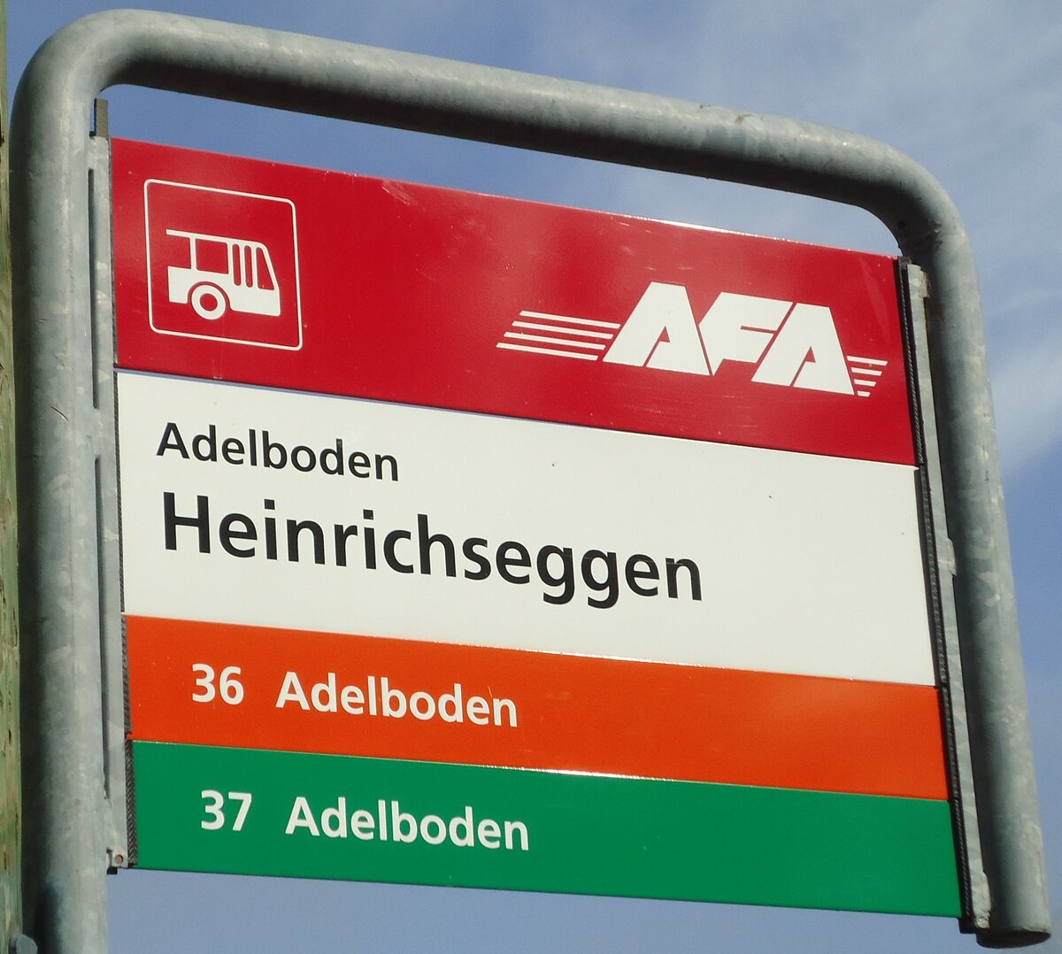 (130'364) - AFA-Haltestellenschild - Adelboden, Heinrichseggen - am 11. Oktober 2010