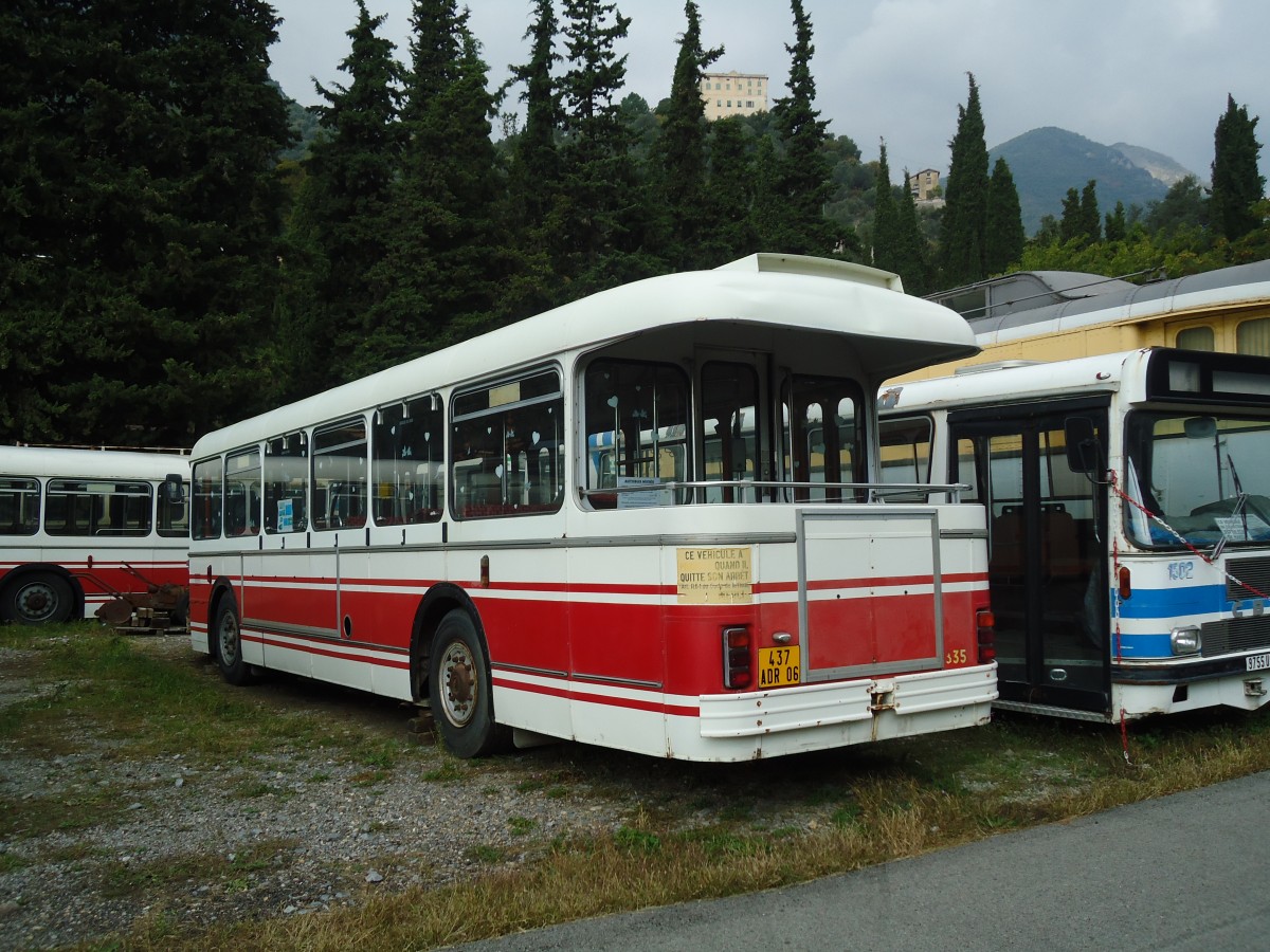 (130'716) - Mus�e Bus, Breil-sur-Roya - Nr. 335/437 ADR 06 - Saviem am 16. Oktober 2010 in Breil-sur-Roya, Museum