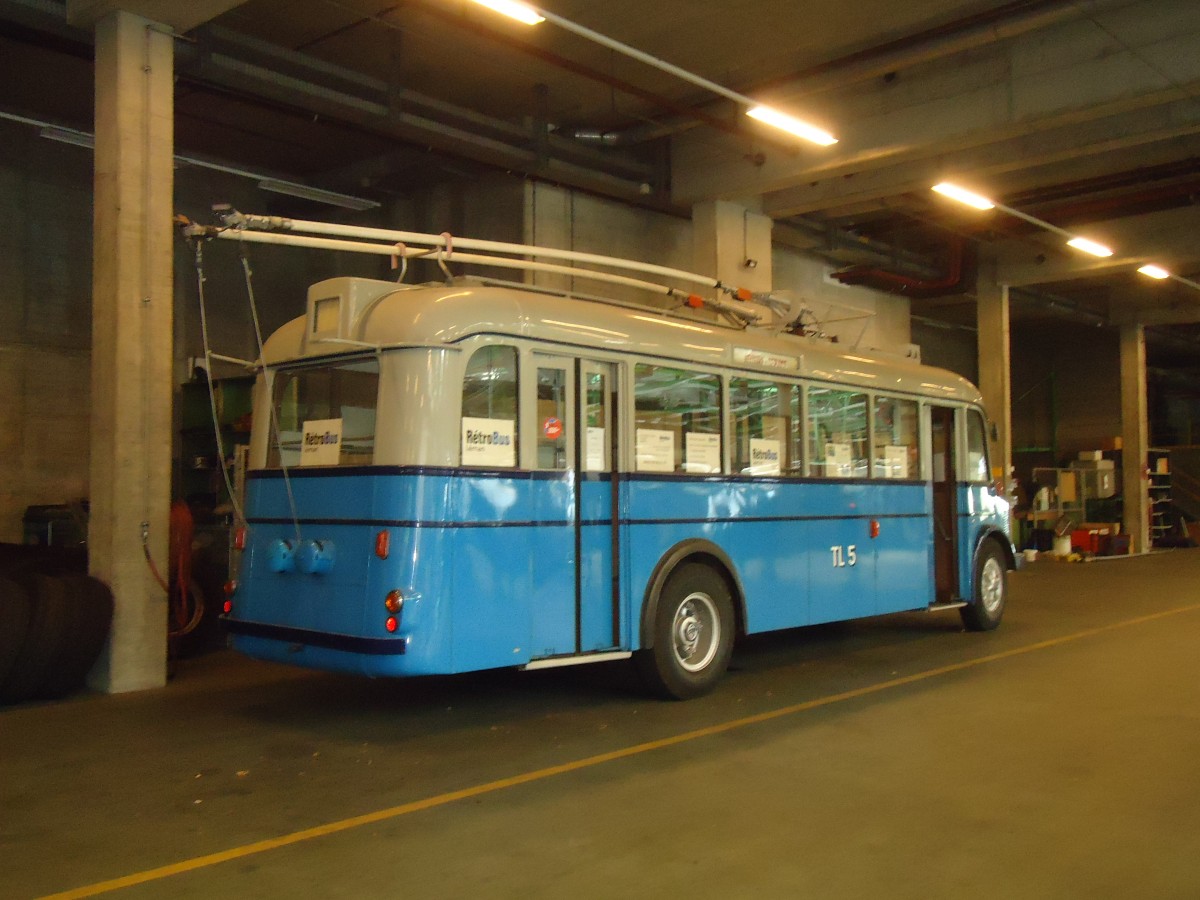 (130'924) - TL Lausanne (Rtrobuis) - Nr. 5 - FBW/Eggli Trolleybus (ex Nr. 505; ex Nr. 5) am 13. November 2010 in Lausanne, Dpt Prlaz