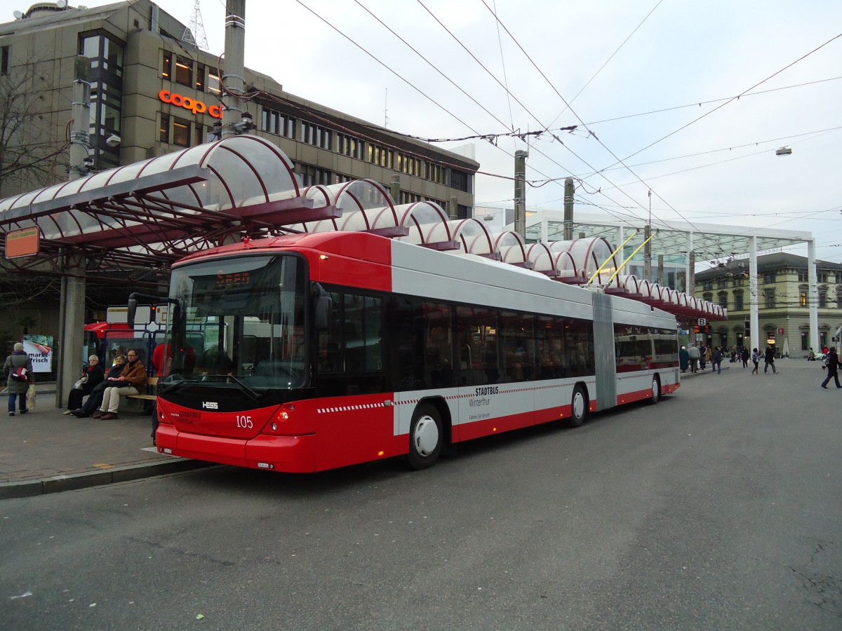 (131'052) - SW Winterthur - Nr. 105 - Hess/Hess Gelenktrolleybus am 17. November 2010 beim Hauptbahnhof Winterthur