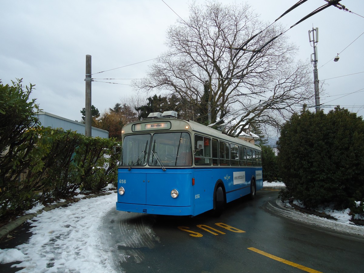 (131'267) - TL Lausanne (R�trobus) - Nr. 656 - FBW/Eggli Trolleybus am 5. Dezember 2010 in Lutry, Corniche