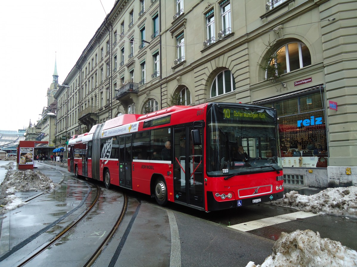 (131'348) - Bernmobil, Bern - Nr. 807/BE 612'807 - Volvo am 7. Dezember 2010 beim Bahnhof Bern