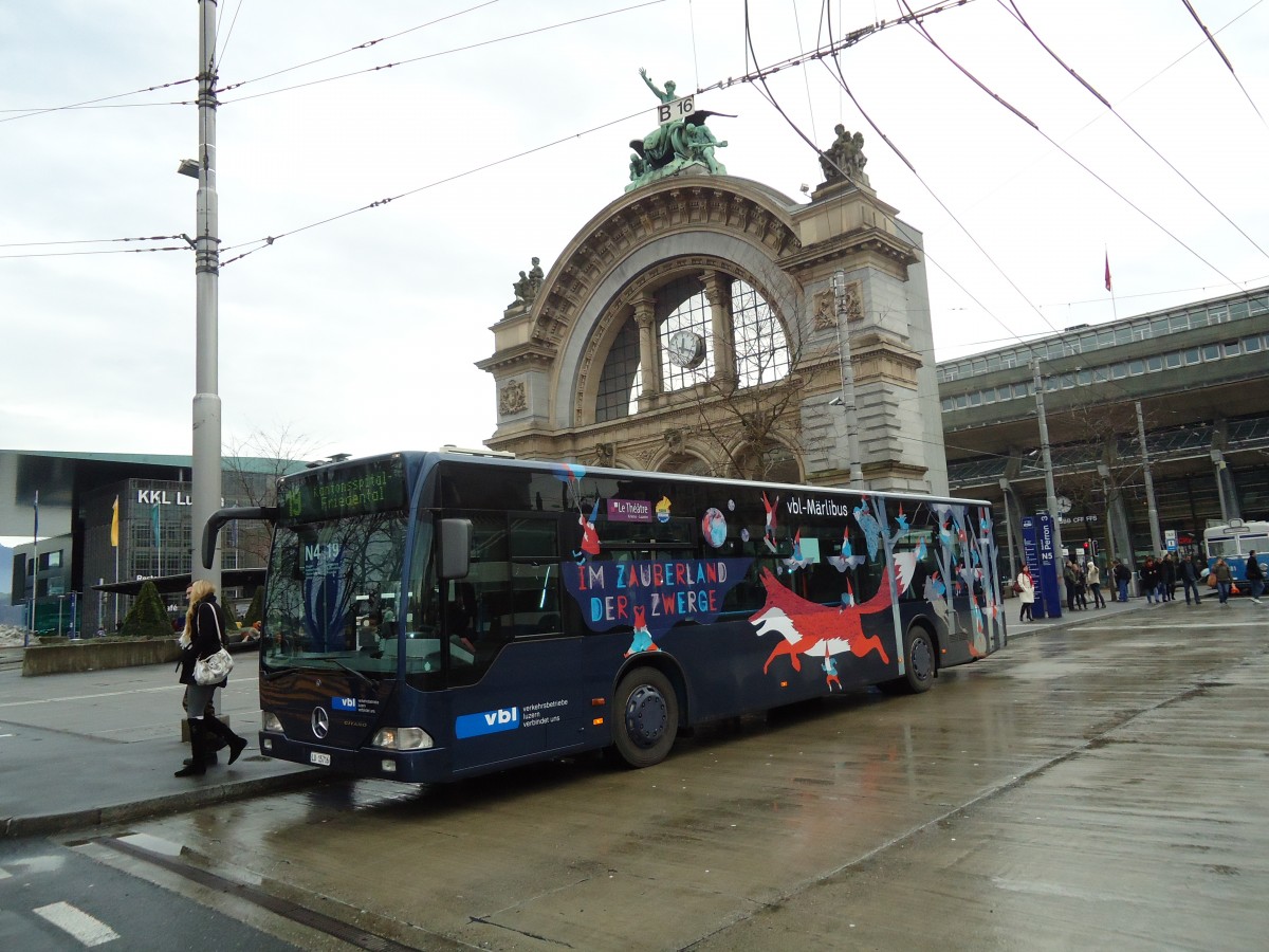 (131'451) - VBL Luzern - Nr. 562/LU 15'716 - Mercedes (ex Gowa, Luzern Nr. 62) am 8. Dezember 2010 beim Bahnhof Luzern