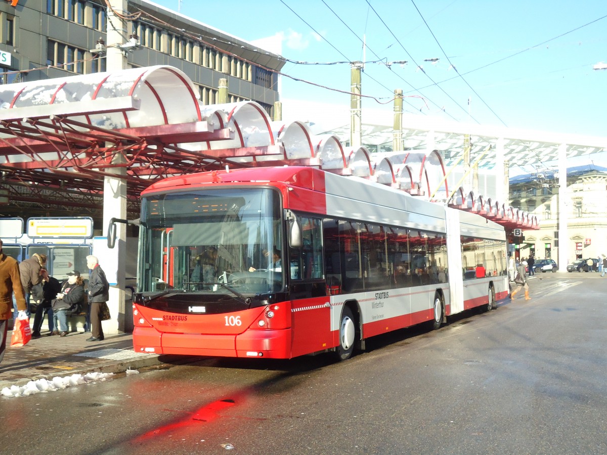 (131'521) - SW Winterthur - Nr. 106 - Hess/Hess Gelenktrolleybus am 9. Dezember 2010 beim Hauptbahnhof Winterthur