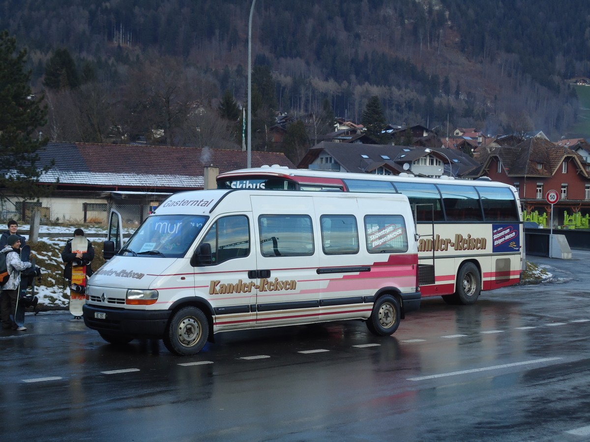 (131'974) - Kander-Reisen, Frutigen - Nr. 9/BE 297 - Renault am 8. Januar 2011 beim Bahnhof Frutigen