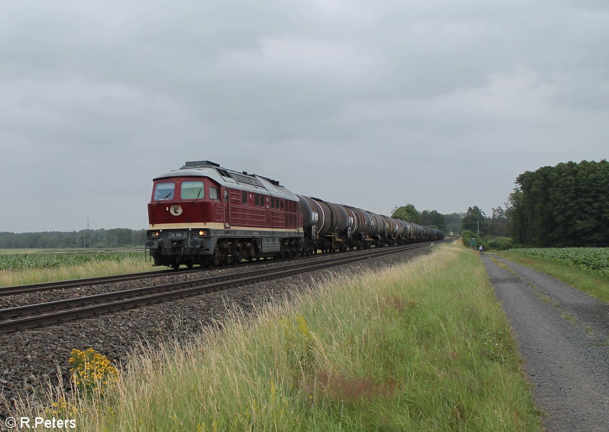 132 004 zieht bei Oberteich den Kesselzug Vohburg - Stendal . 08.07.20