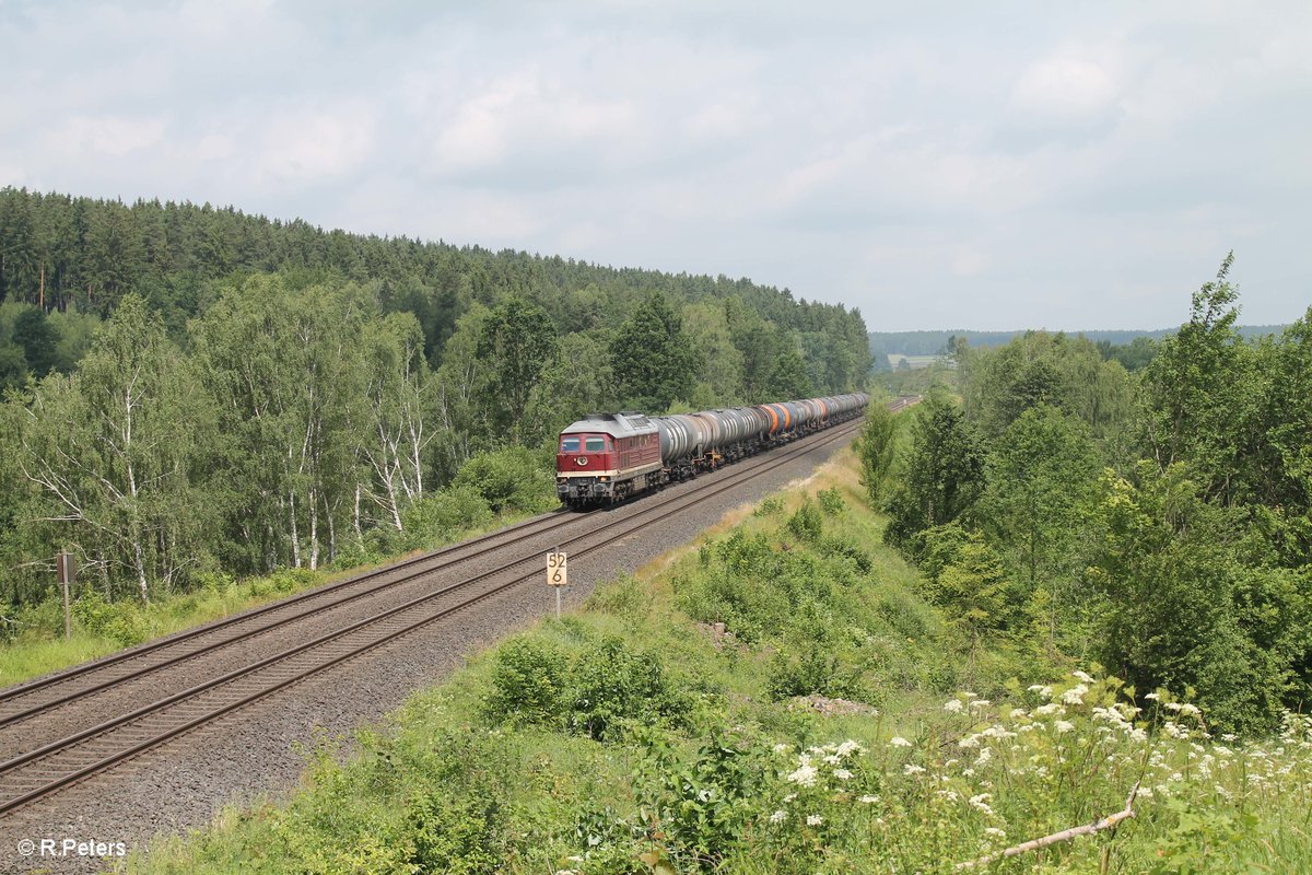 132 004 zieht kurz vor Marktredwitz einen Kesselwagenzug fürs Tanklager in Marktredwitz. 23.06.17