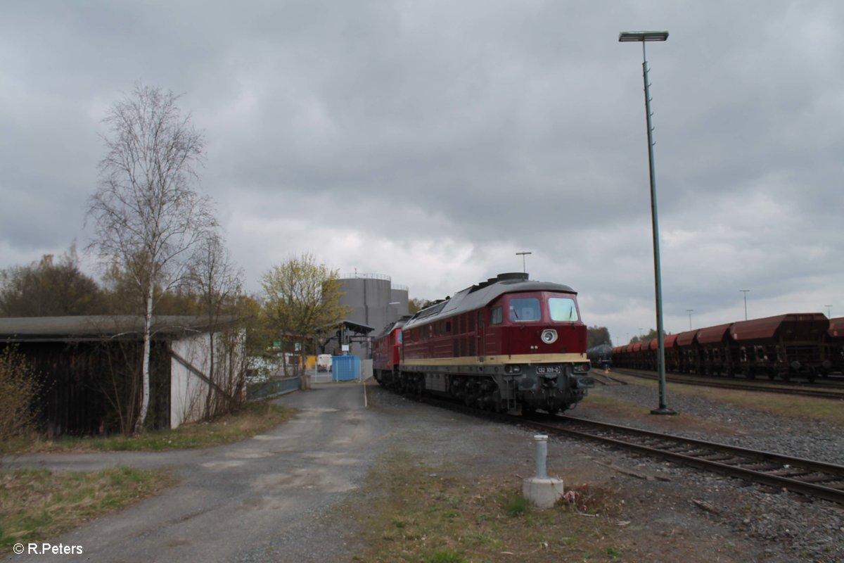 132 109 und 232 673-4 ruhen sich in Marktredwitz aus nach dem sie ein Kesselzug aus Hamburg brachten. 20.04.17