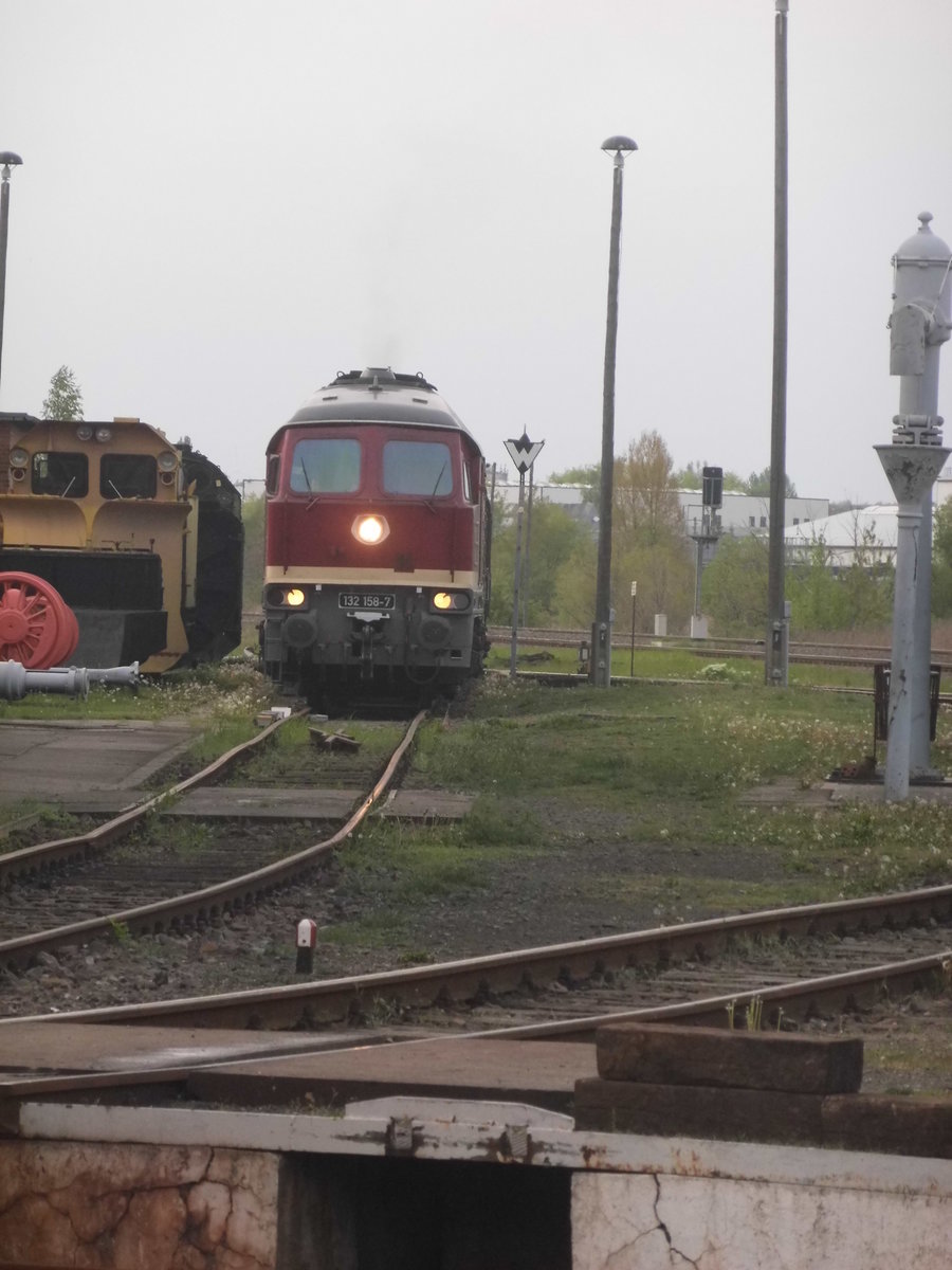 132 158 der LEG beim Einfahren ins Bw Sta�furt am 7.5.17