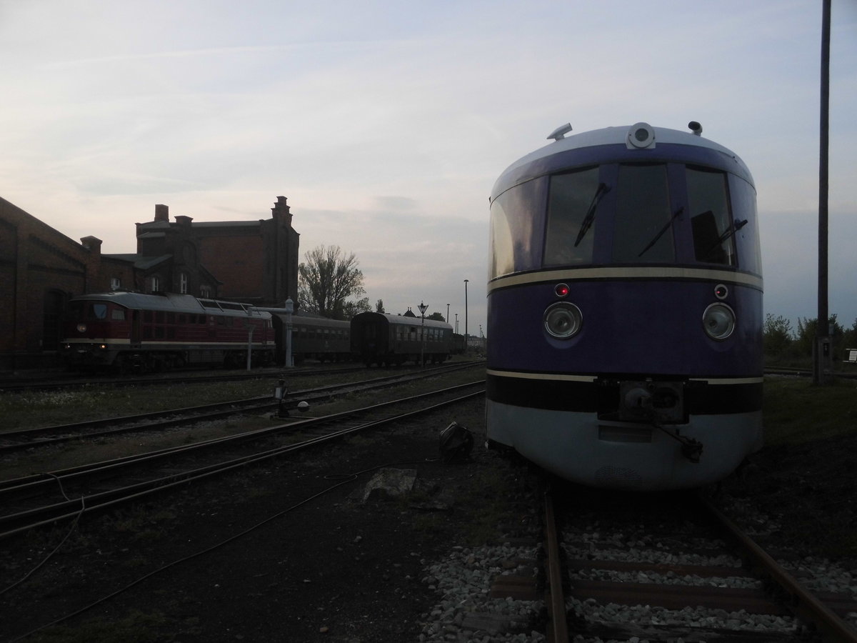 132 158 der LEG und SVT 137 234 im Bw Sta�furt am 7.5.17