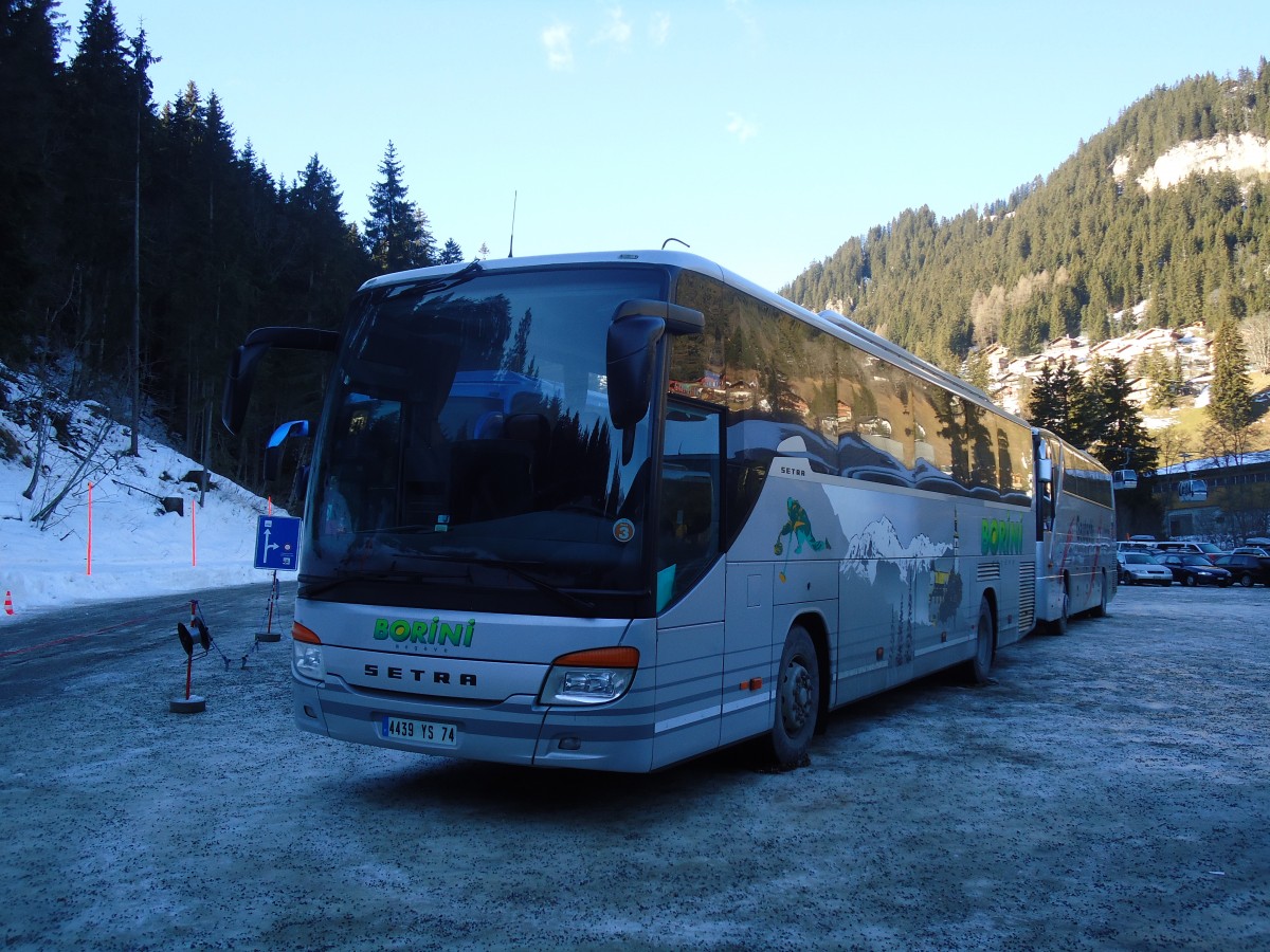 (132'034) - Aus Frankreich: Borini, Meg�ve - 4439 YS 74 - Setra am 8. Januar 2011 in Adelboden, ASB