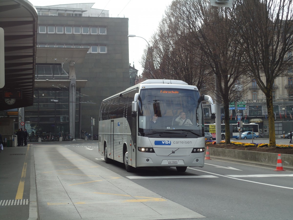 (132'984) - VBL Luzern - Nr. 802/LU 15'029 - Volvo am 11. M�rz 2011 beim Bahnhof Luzern