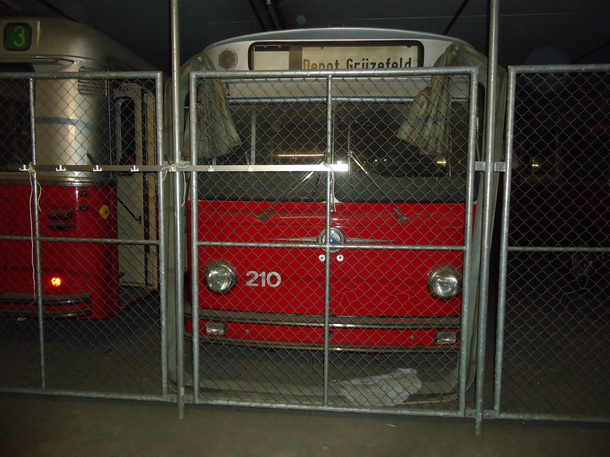 (133'114) - WV Winterthur - Nr. 210 - Saurer/T�scher am 20. M�rz 2011 in Winterthur, Depot Gr�zefeld