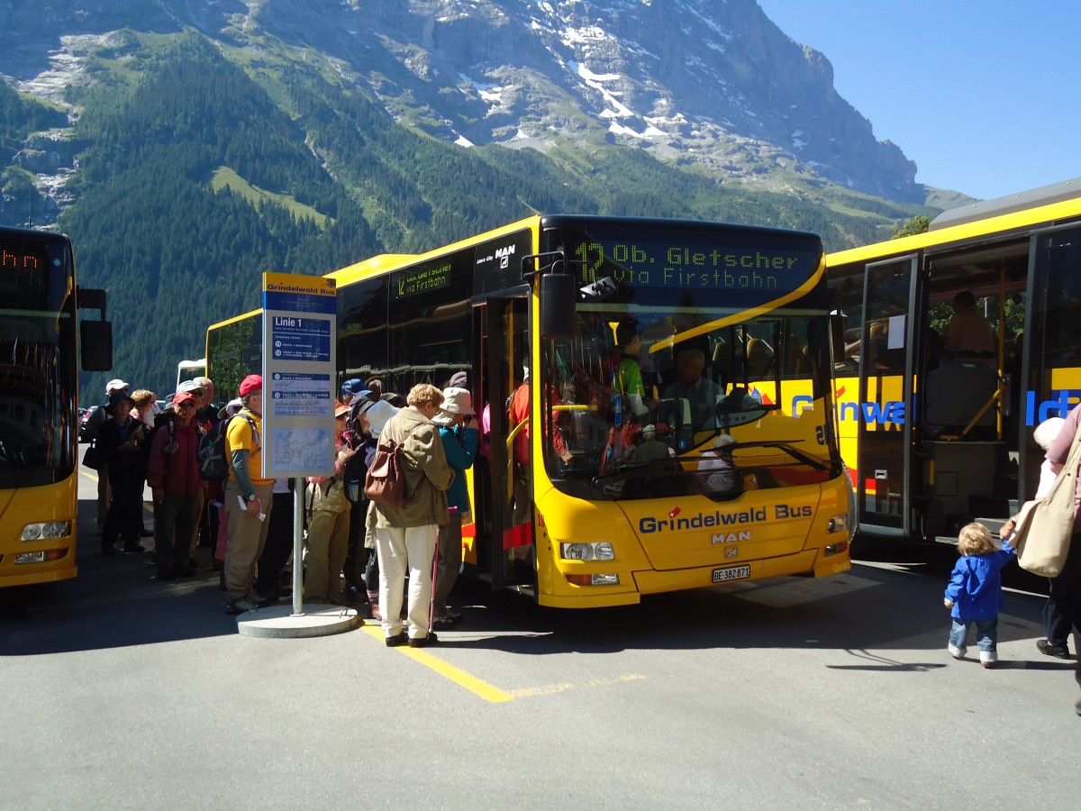 (134'677) - AVG Grindelwald - Nr. 18/BE 382'871 - MAN/Gppel am 3. Juli 2011 beim Bahnhof Grindelwald