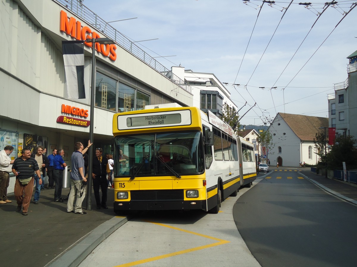 (136'167) - VBSH Schaffhausen - Nr. 115 - NAW/Hess Gelenktrolleybus am 25. September 2011 in Neuhausen, Zentrum