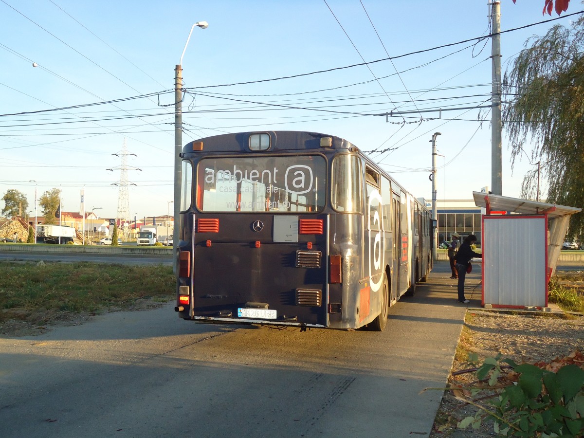 (136'301) - URBIS Baia Mare - MM 26 URB - Mercedes am 3. Oktober 2011 in Baia Mare, Wendeschleife