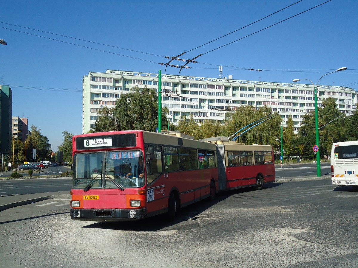 (136'469) - RAT Brasov - Nr. 813/BV 00'082 - Grf&Stift Gelenktrolleybus (ex IVB Innsbruck/A Nr. 813) am 5. Oktober 2011 in Brasov, Saturn