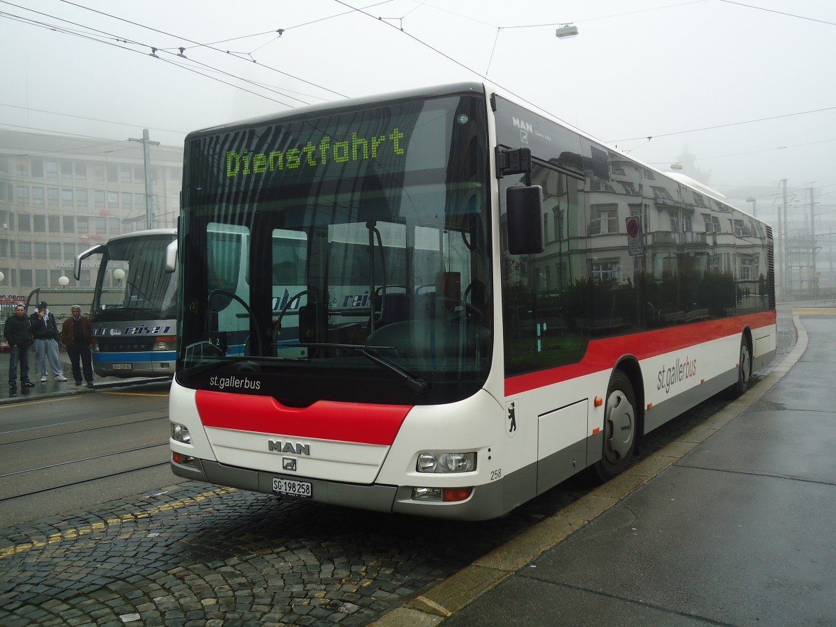 (136'905) - St. Gallerbus, St. Gallen - Nr. 258/SG 198'258 - MAN am 23. November 2011 beim Bahnhof St. Gallen