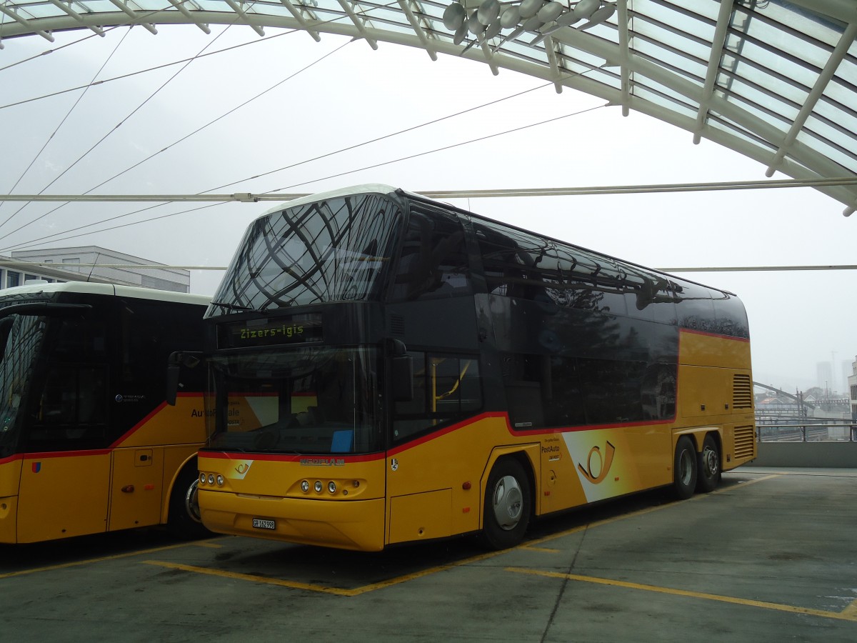 (137'913) - PostAuto Graub�nden - GR 162'998 - Neoplan am 5. M�rz 2012 in Chur, Postautostation