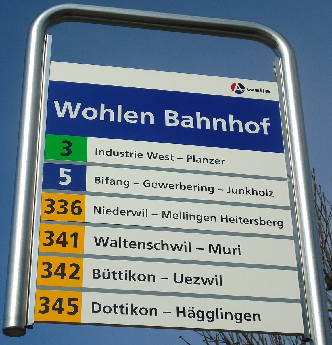 (138'060) - A-welle/PostAuto-Haltestellenschild - Wohlen, Bahnhof - am 6. M�rz 2012