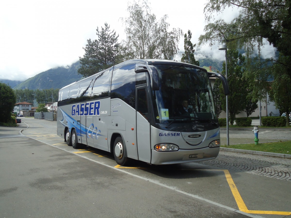 (139'397) - Gasser, Altdorf - UR 9290 - Scania/Irizar am 11. Juni 2012 beim Bahnhof Fl�elen