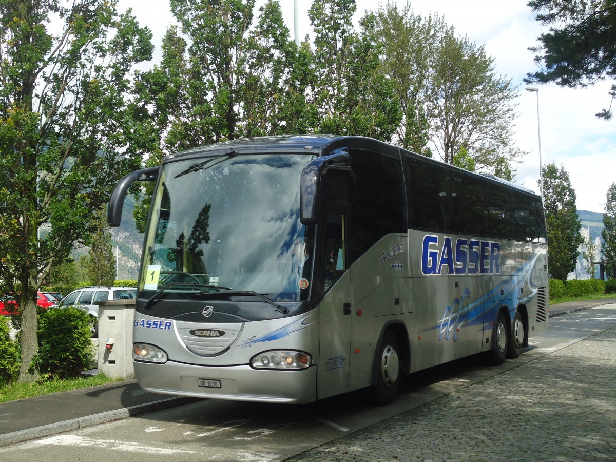 (139'401) - Gasser, Altdorf - UR 9290 - Scania/Irizar am 11. Juni 2012 beim Bahnhof Flelen