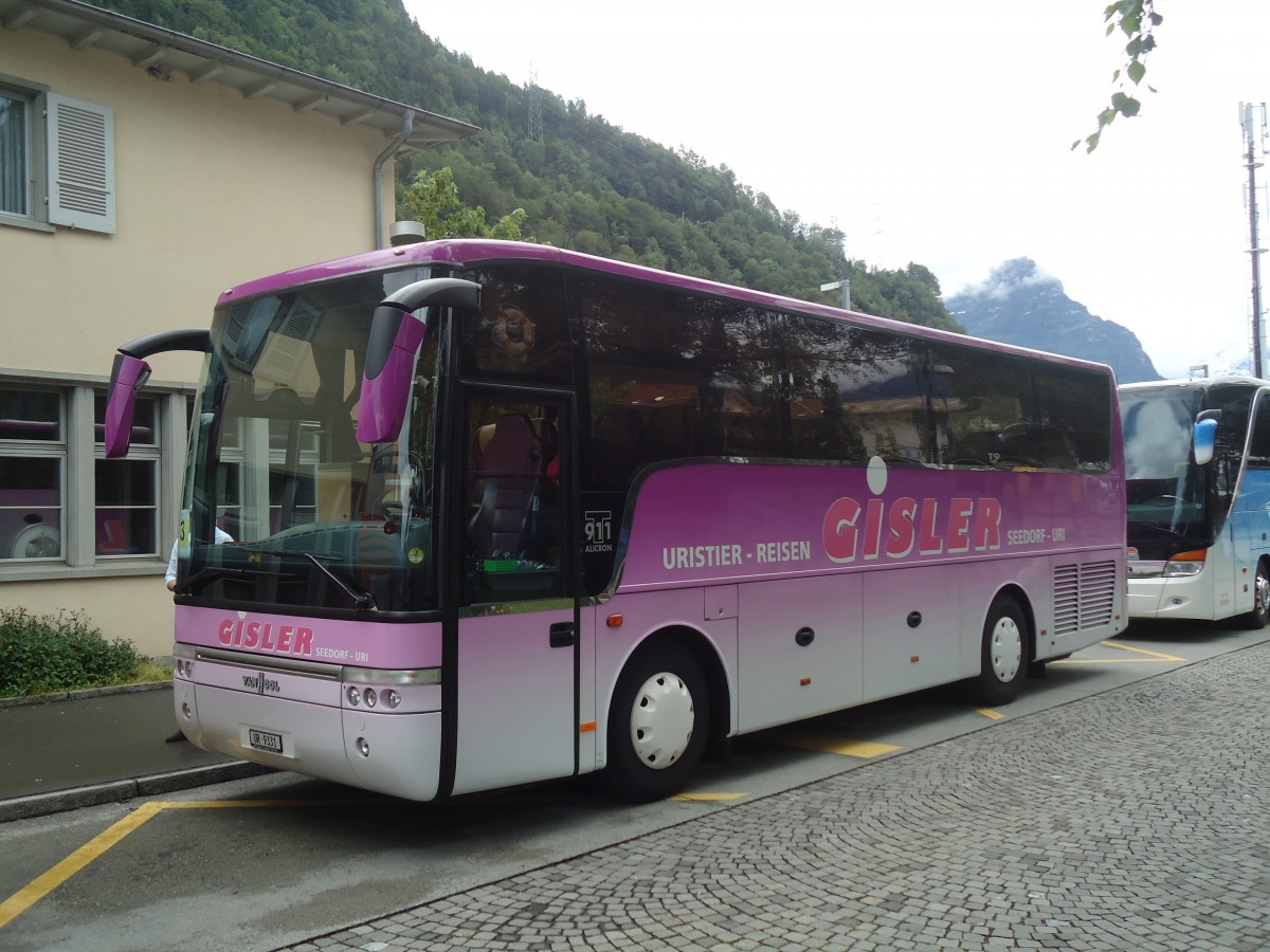 (139'424) - Gisler, Seedorf - UR 9331 - Van Hool am 11. Juni 2012 beim Bahnhof Fl�elen