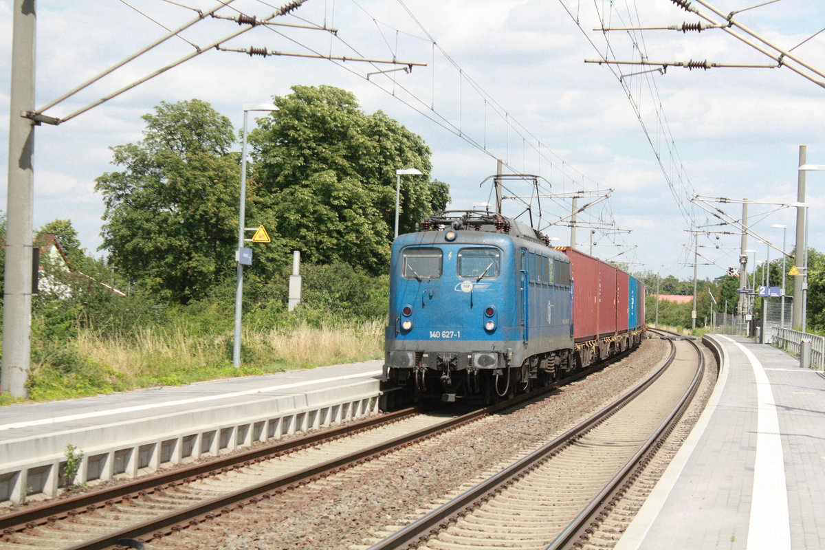 140 627 der EGP mit einem Containerzug bei der durchfahrt in Z�beritz am 22.7.20