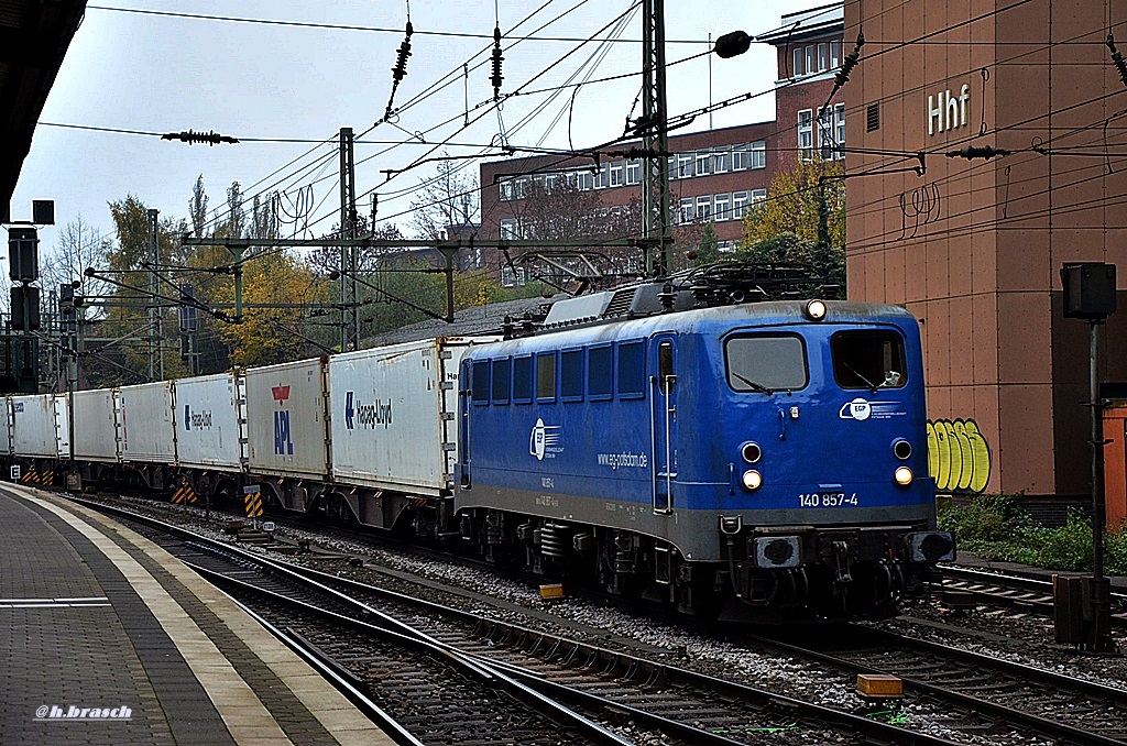 140 857-4 ist mit einen kastenzug durch hh-harburg gefahren,28.11.14