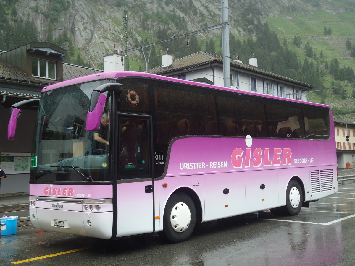 (140'390) - Gisler, Seedorf - UR 9331 - Van Hool am 1. Juli 2012 beim Bahnhof G�schenen