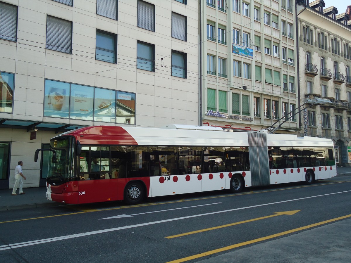 (141'250) - TPF Fribourg - Nr. 530 - Hess/Hess Gelenktrolleybus am 19. August 2012 beim Bahnhof Fribourg