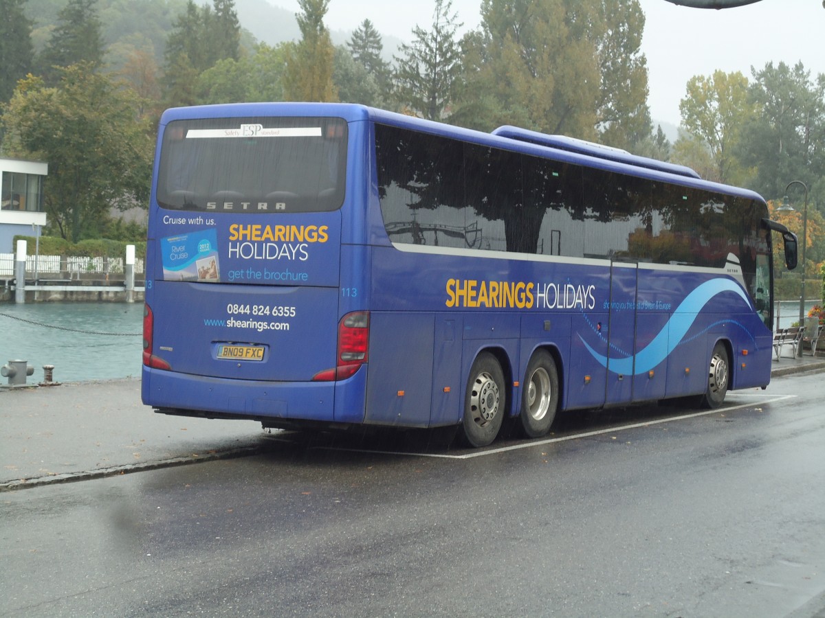 (141'904) - Aus England: Shearings, Wigan - Nr. 113/BN09 FXC - Setra am 9. Oktober 2012 bei der Schiffl�ndte Thun
