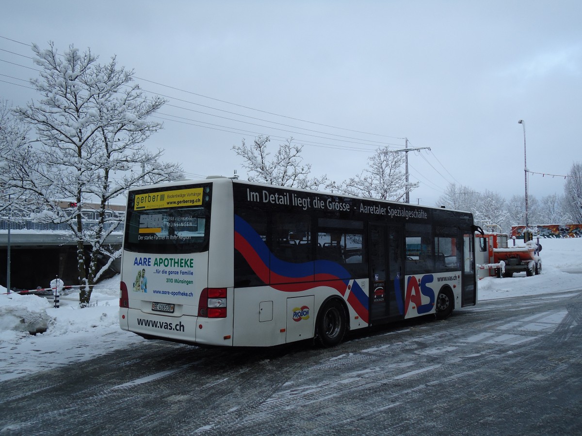 (142'329) - Lengacher, M�nsingen - Nr. 8/BE 416'538 - MAN am 8. Dezember 2012 beim Bahnhof M�nsingen (prov. Haltestelle)