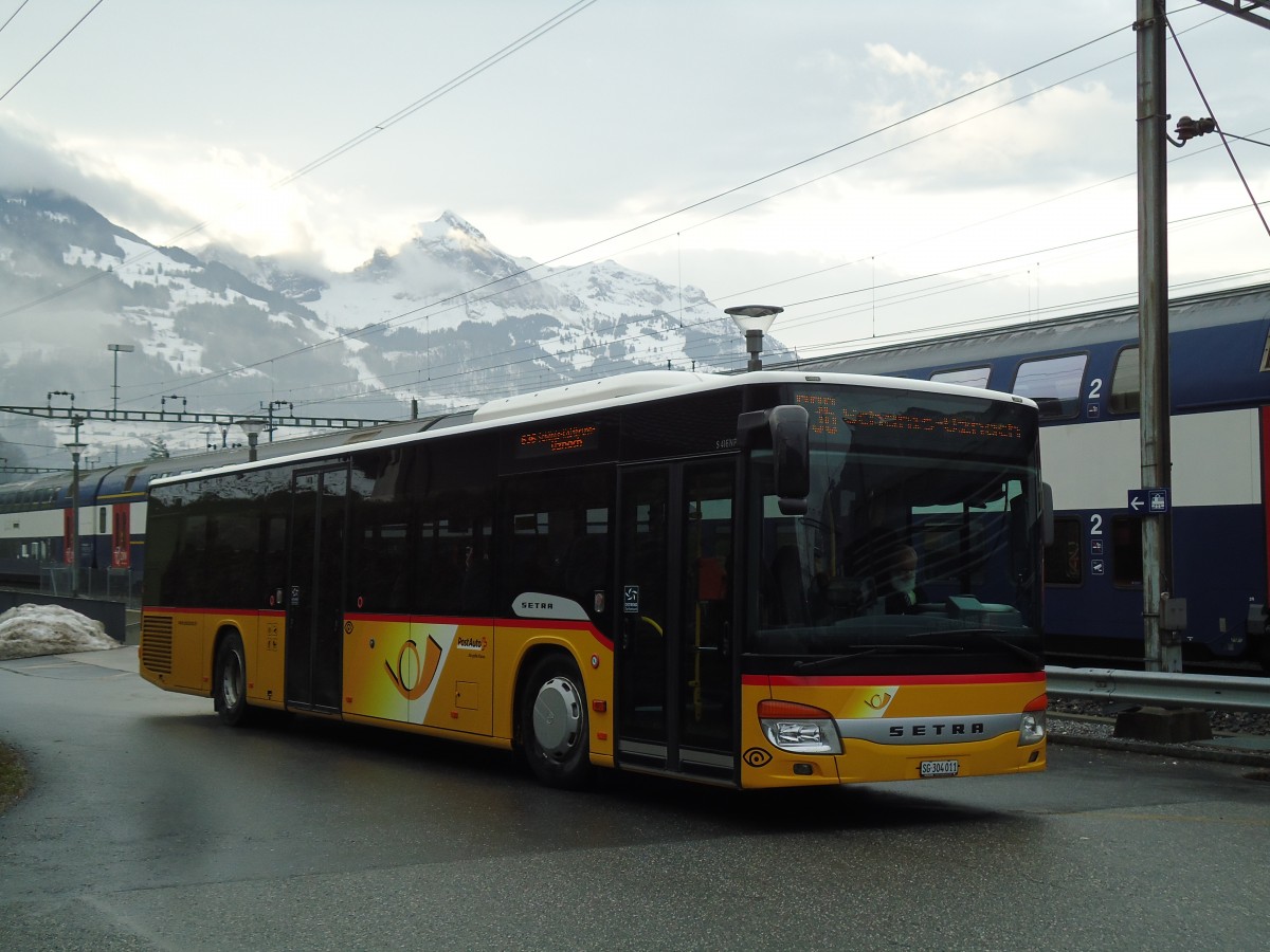 (142'572) - PostAuto Ostschweiz - SG 304'011 - Setra am 23. Dezember 2012 beim Bahnhof Ziegelbr�cke