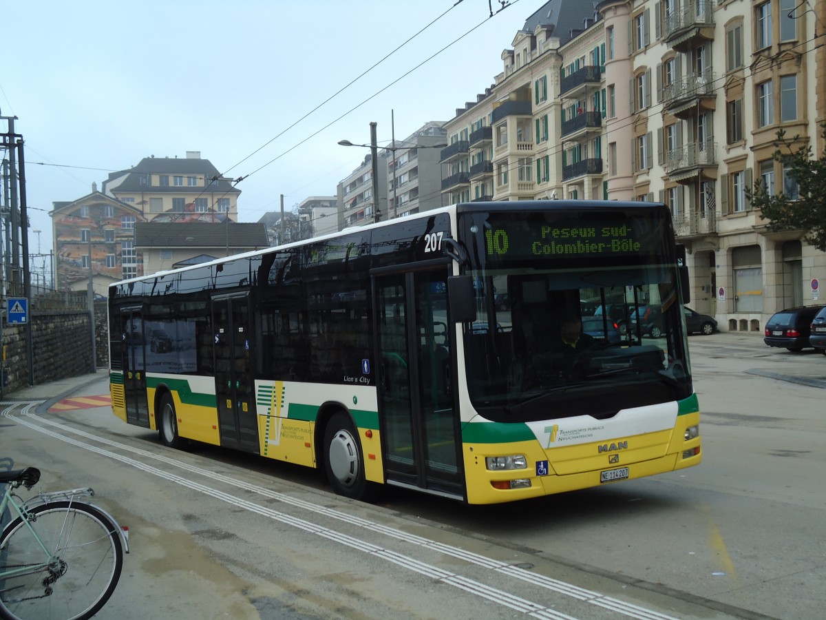 (142'705) - TN Neuch�tel - Nr. 207/NE 114'207 - MAN am 29. Dezember 2012 beim Bahnhof Neuch�tel