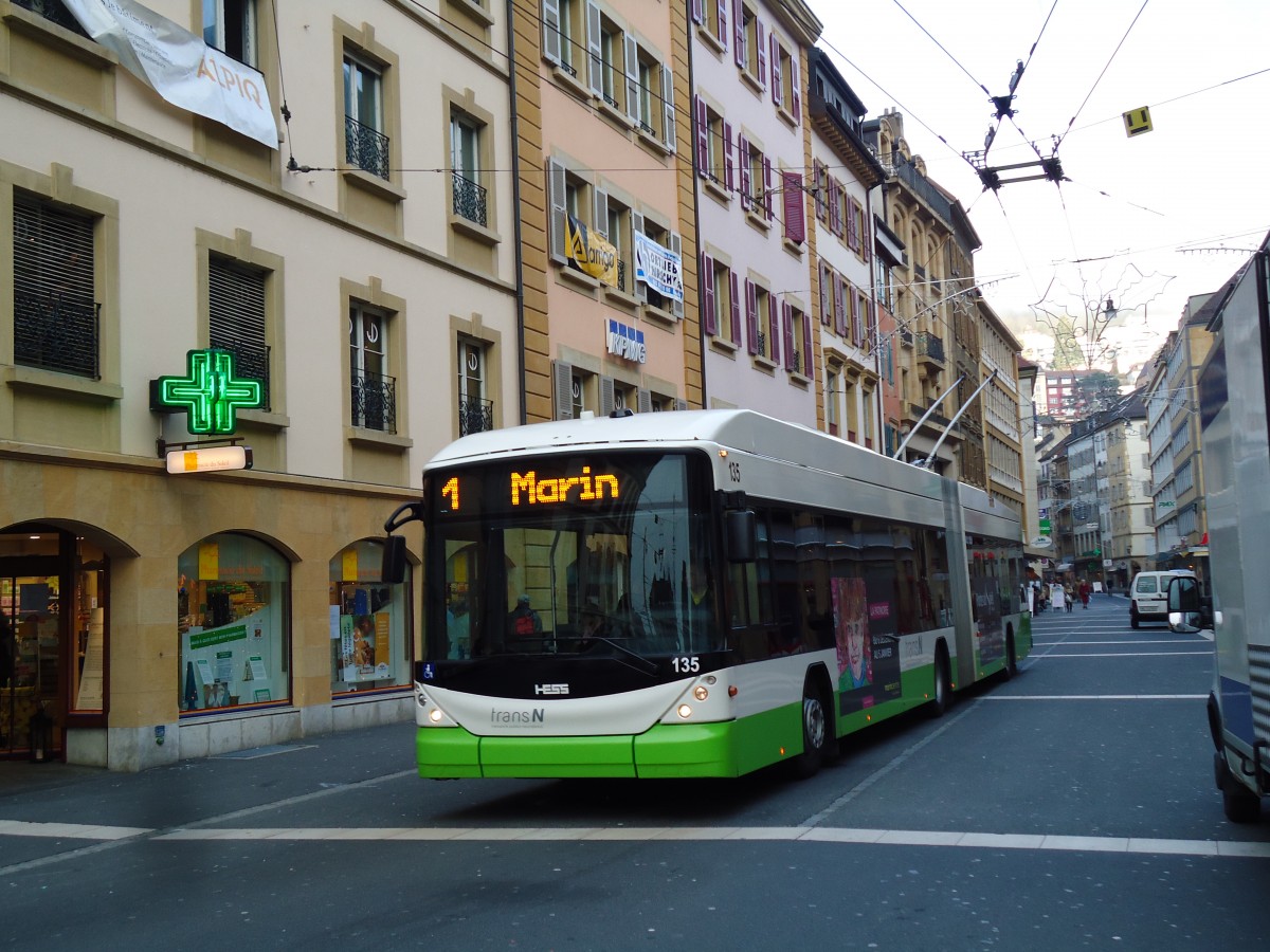 (142'745) - transN, La Chaux-de-Fonds - Nr. 135 - Hess/Hess Gelenktrolleybus (ex TN Neuch�tel Nr. 135) am 29. Dezember 2012 in Neuch�el, Place Pury