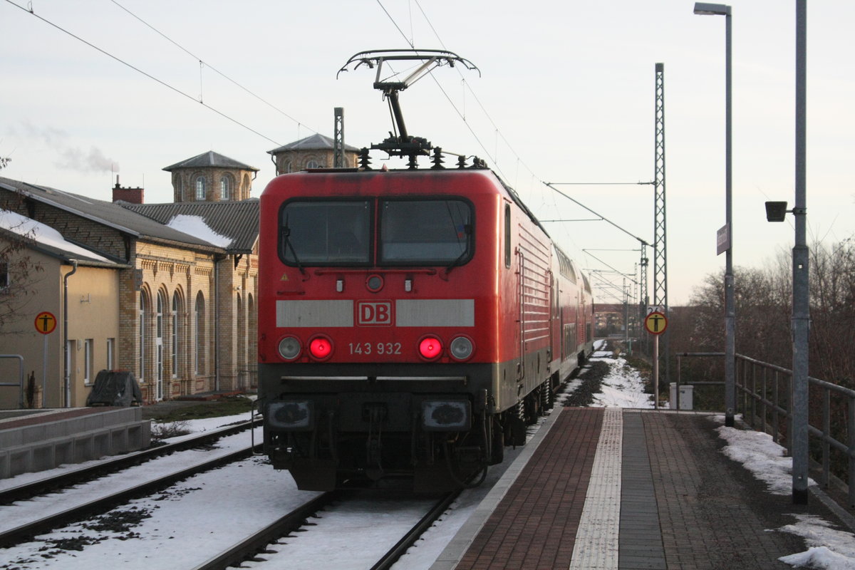 143 032 verl�sst den Bahnhof Delitzsch ob Bf in Richtung Eilenburg am 18.2.21