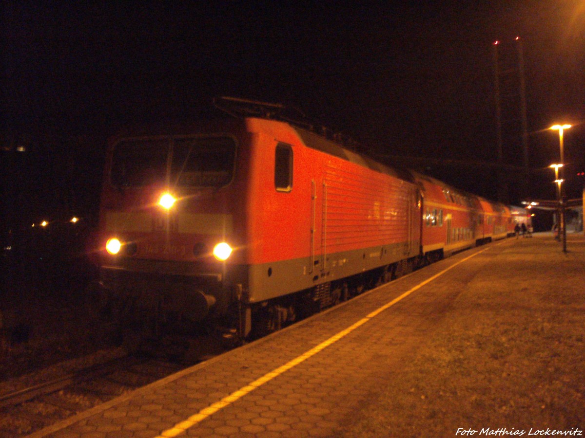 143 201-3 als RE9 mit ziel Stralsund Hbf im Bahnhof Stralsund- R�gendamm am 16.12.13