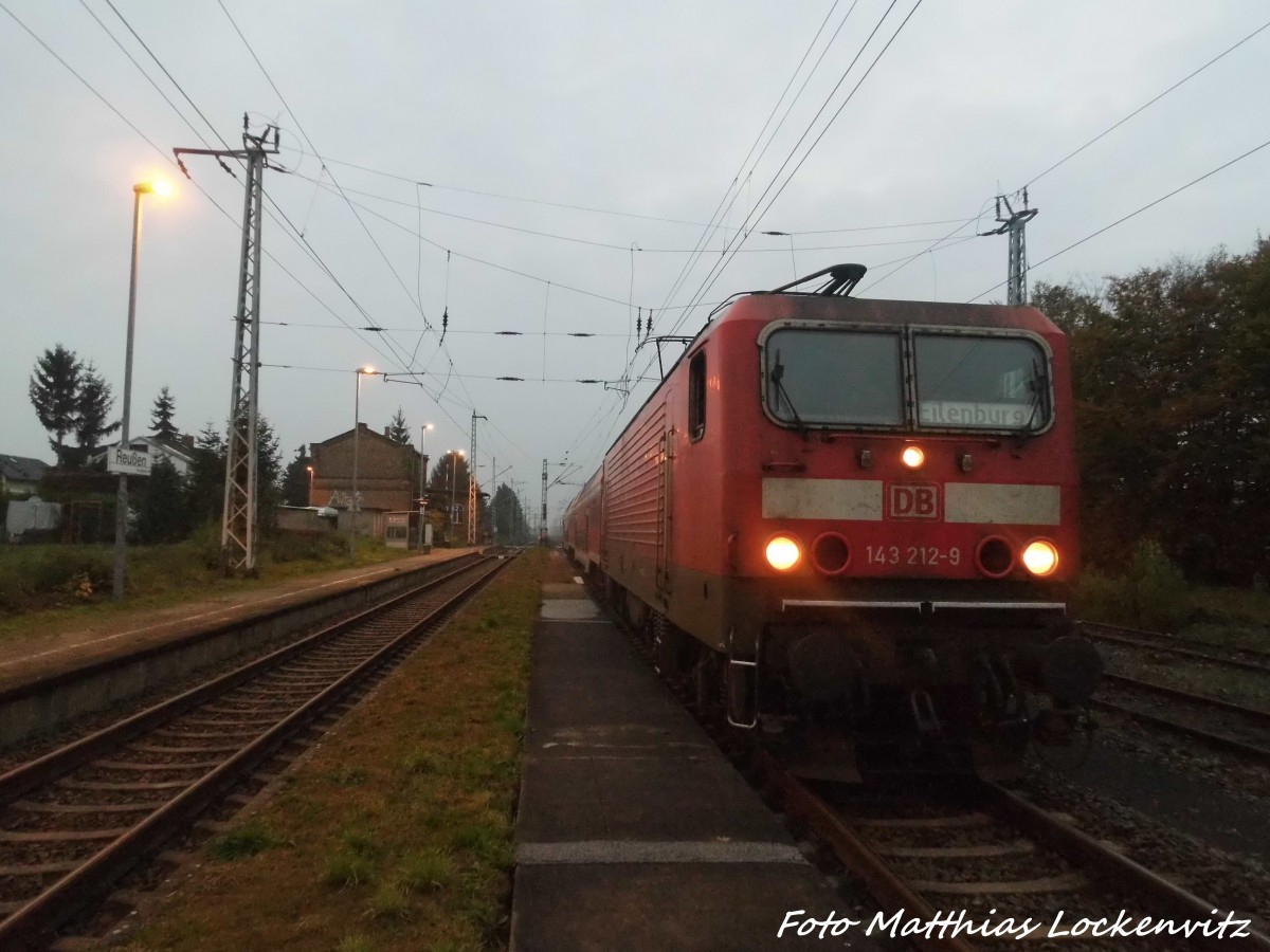 143 212 im Bahnhof Reu�en am 21.10.15